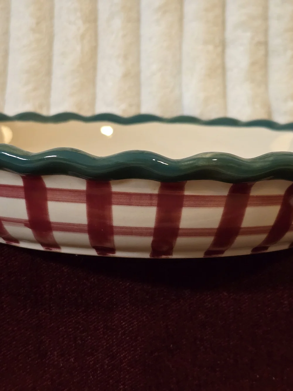 Cottagecore Fall / Christmas Red Checked Ceramic Pie Pan Green Ruffled Rim 10.5